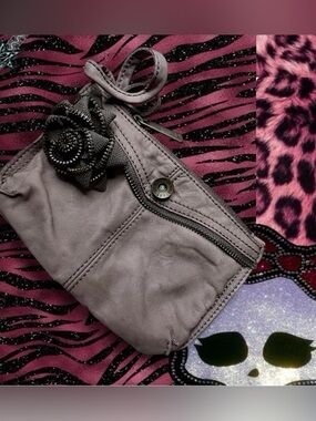 2009 Gap leather mini wristlet purse with flower detail